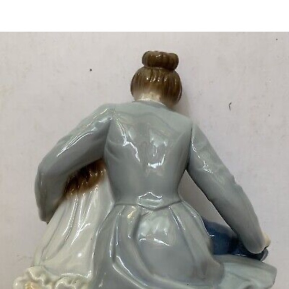 SOLD Vintage AVON “a Mothers Touch” Figurine - Picture 5 of 7